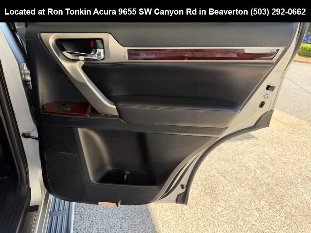 Used 2016 Silver Lining Metallic Lexus 460 image 28