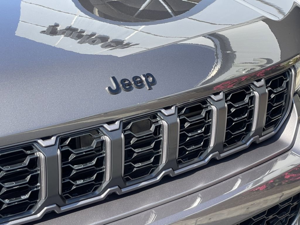 New 2026 Baltic Gray Metallic Clear-Coat Exterior Paint Jeep Limited image 8