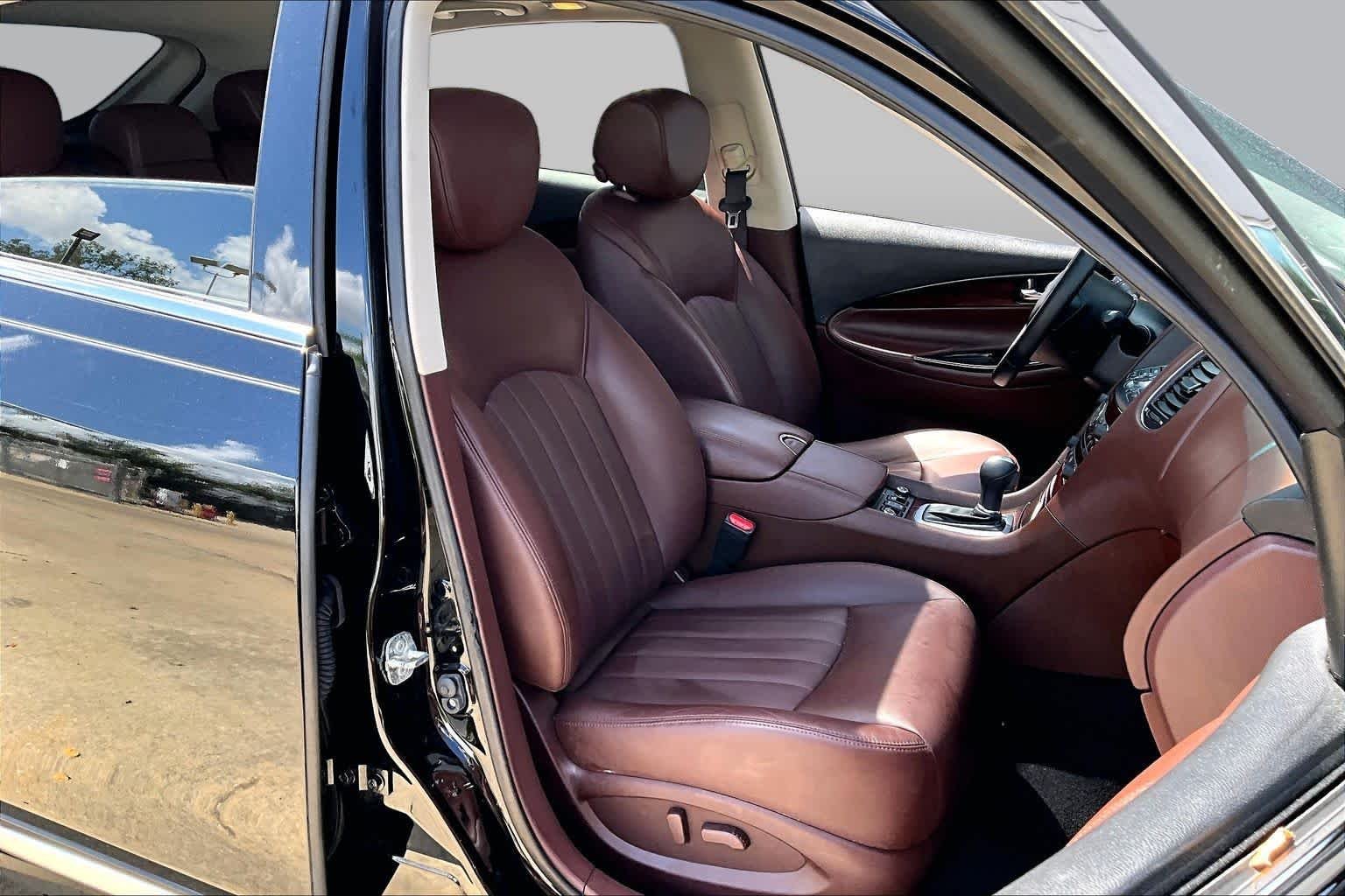 Used 2017 Black Obsidian INFINITI  image 9