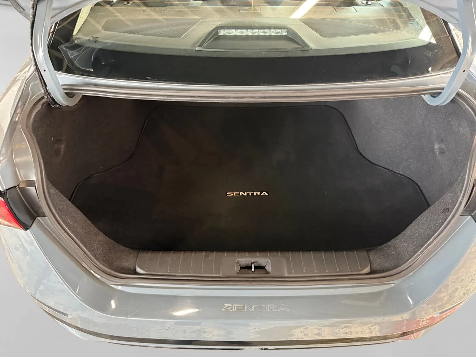 Used 2025 Atlantic Gray Metallic/Super Black Nissan SR image 23