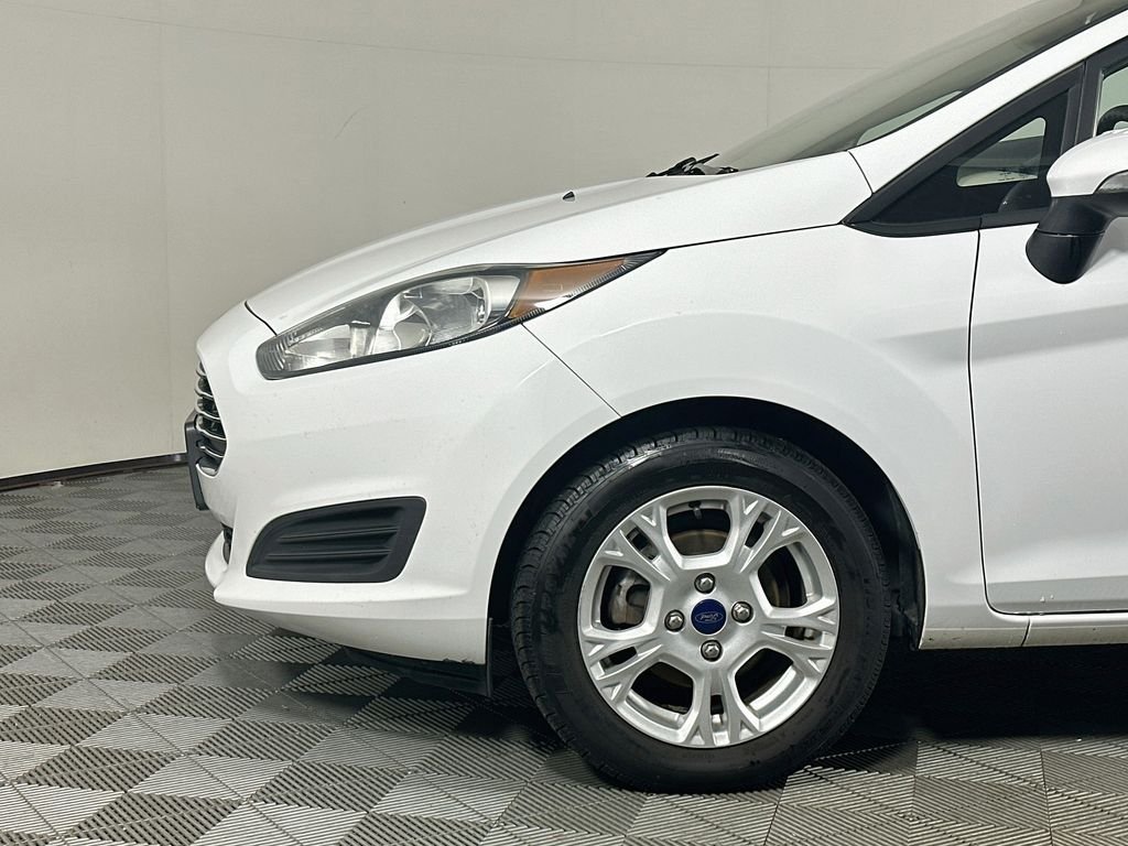 Used 2016 Oxford White Ford SE image 9