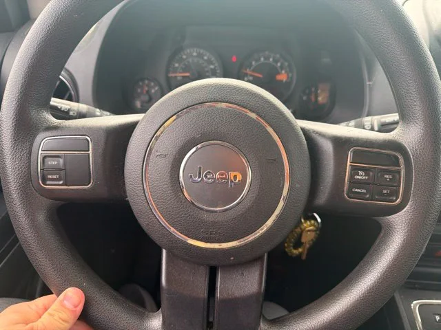 Used 2014 Winter Chill Pearlcoat Jeep Sport image 11