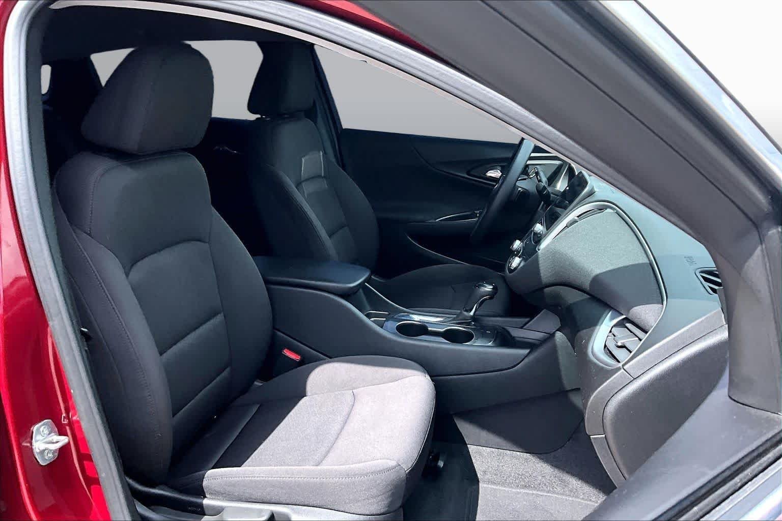 Used 2020 Cajun Red Tintcoat Chevrolet RS image 9