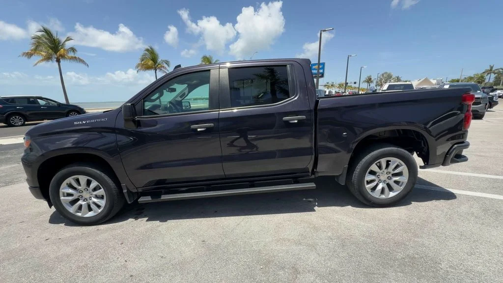 Used 2023 Gray Chevrolet Custom image 5
