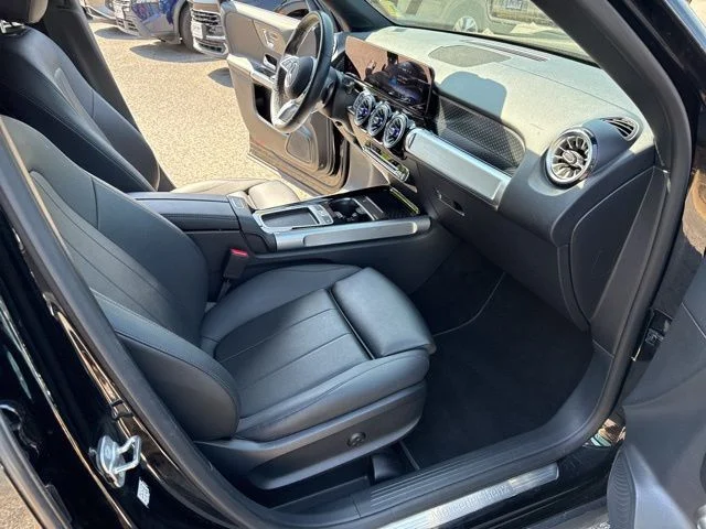 Used 2025  Mercedes-Benz GLB 250 image 29