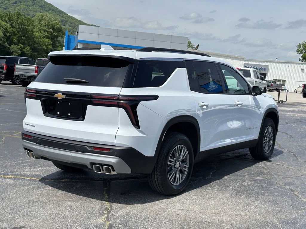 2026 Chevrolet Traverse LT - Photo 8