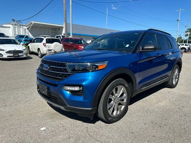 Used 2020 Blue Metallic Ford XLT image 2