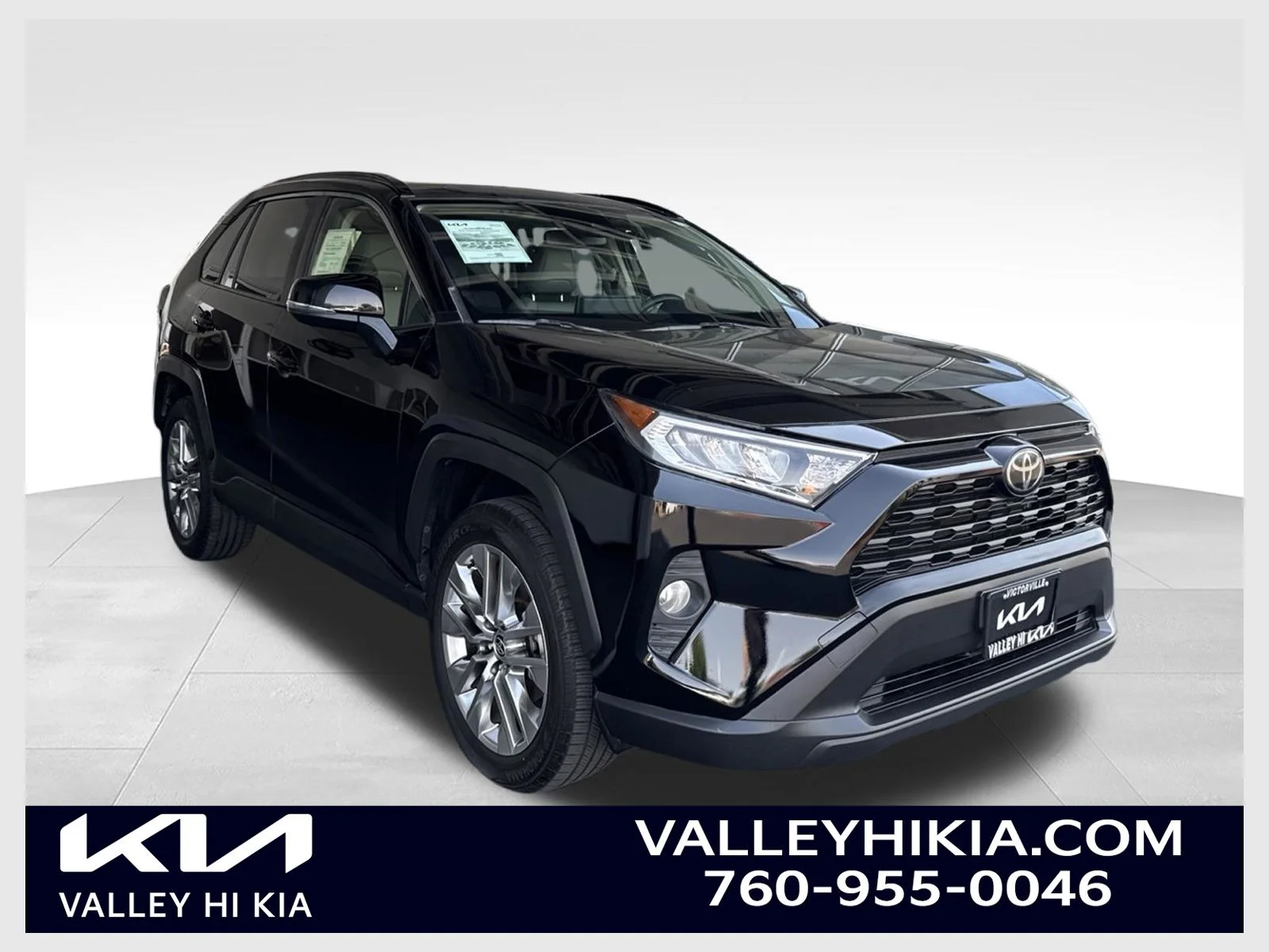 Used 2020 Midnight Black Metallic Toyota XLE Premium image 1
