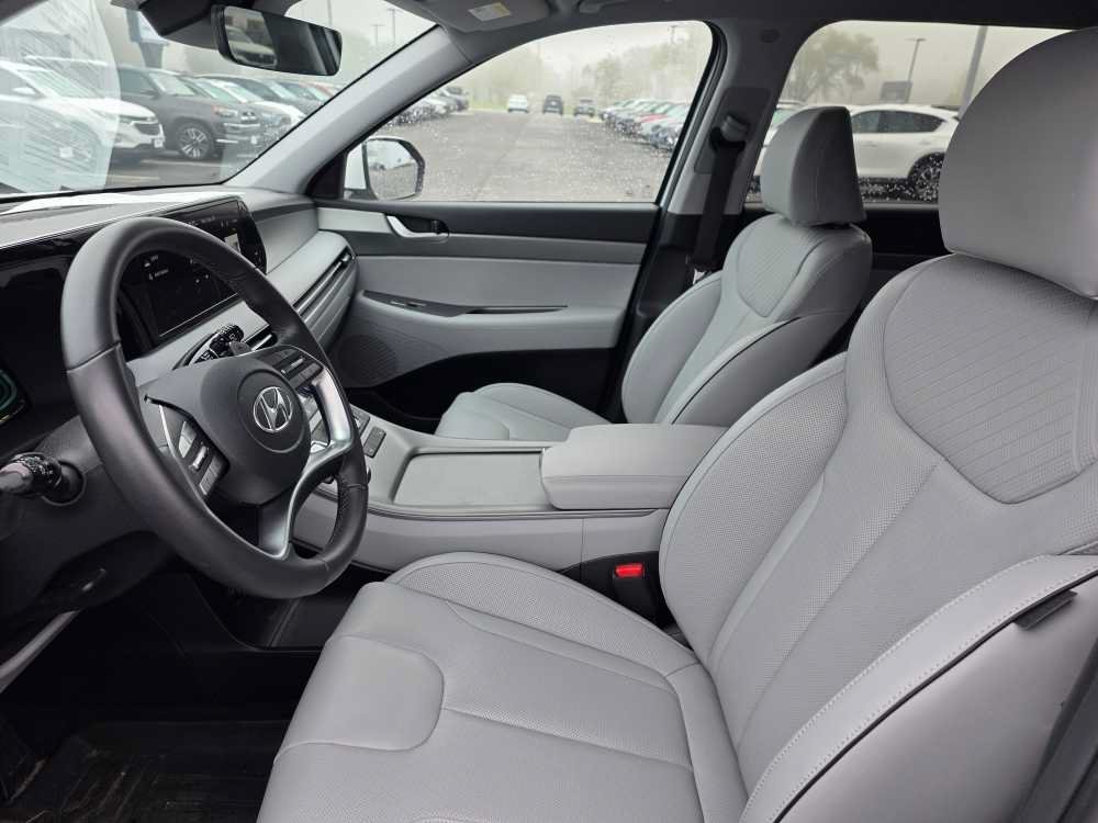 Used 2025 Hyper White Hyundai SEL image 3