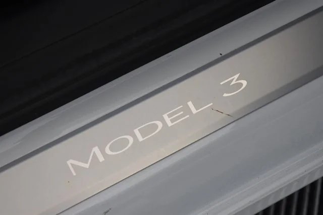 Used 2018 White Tesla Long Range image 14