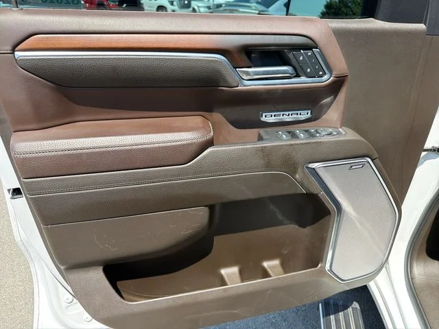 Used 2025 White GMC Denali image 17