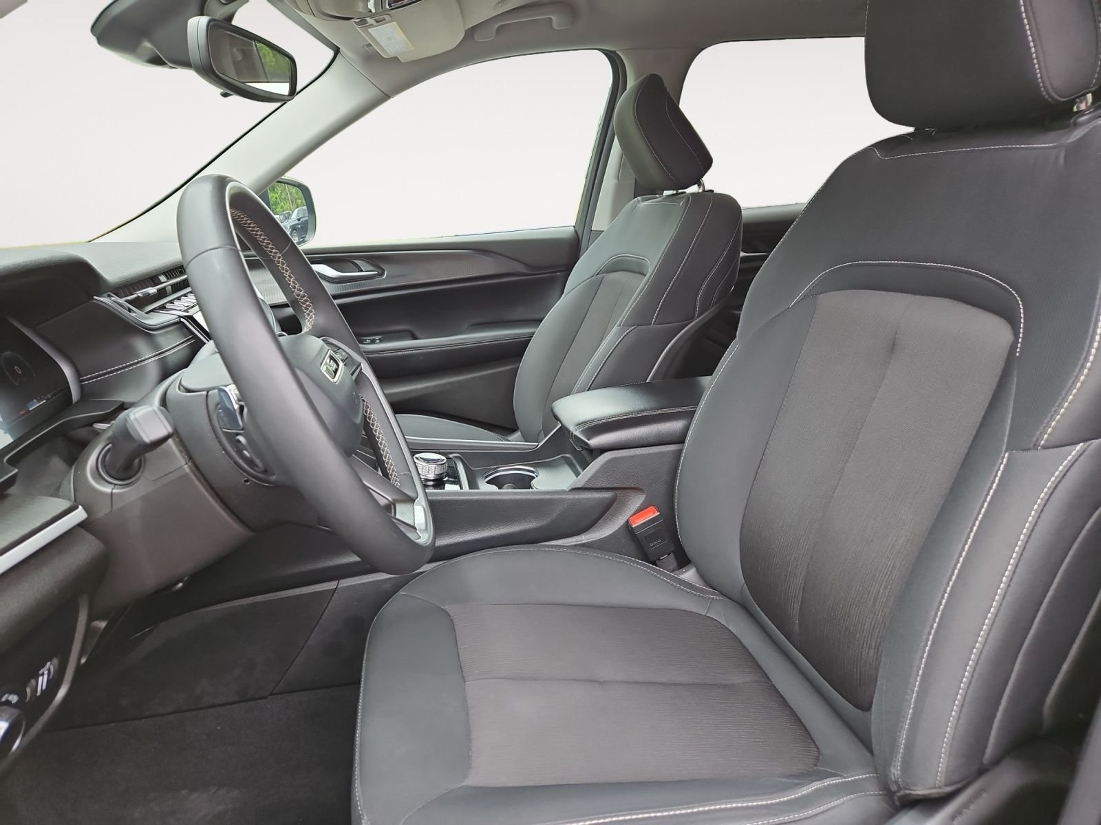 Used 2023 Gray Jeep Laredo image 9