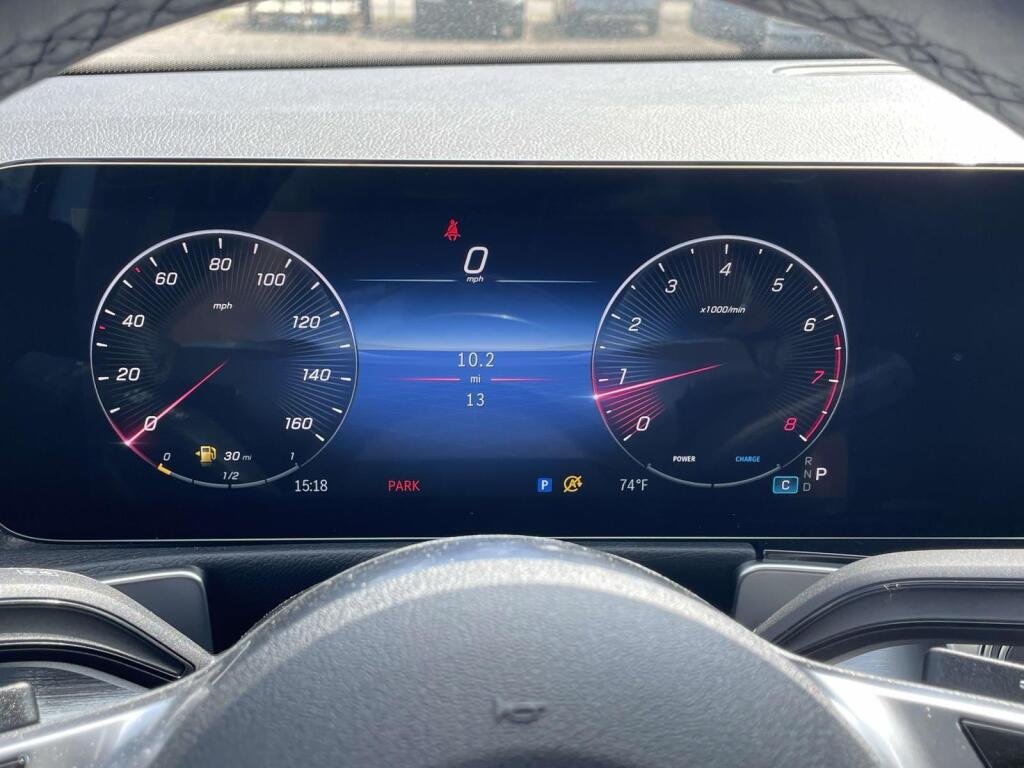 New 2026 Polar White Mercedes-Benz GLB 250 image 40