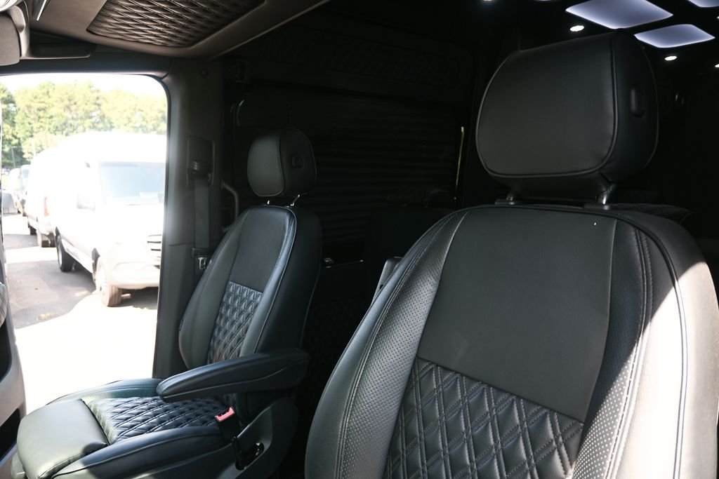 Used 2025 Black OG Luxury Coach VCB10OB image 5