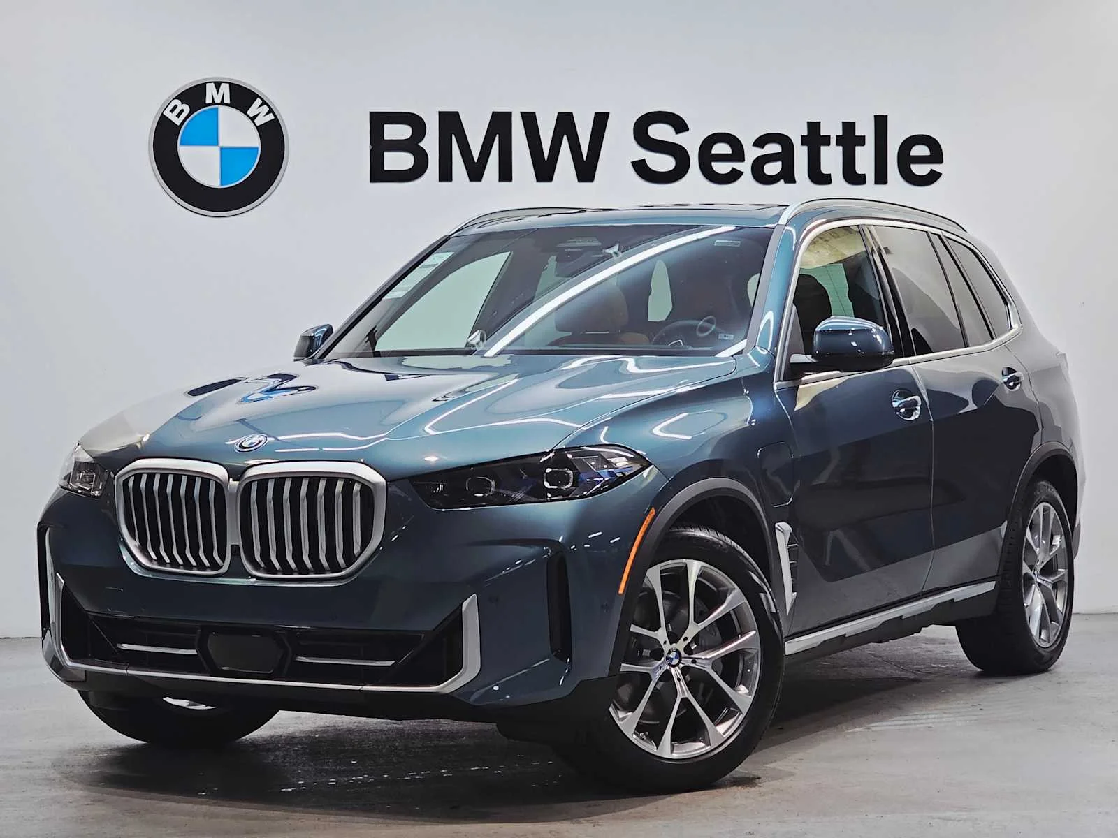2026 BMW X5 xDrive50e's photo