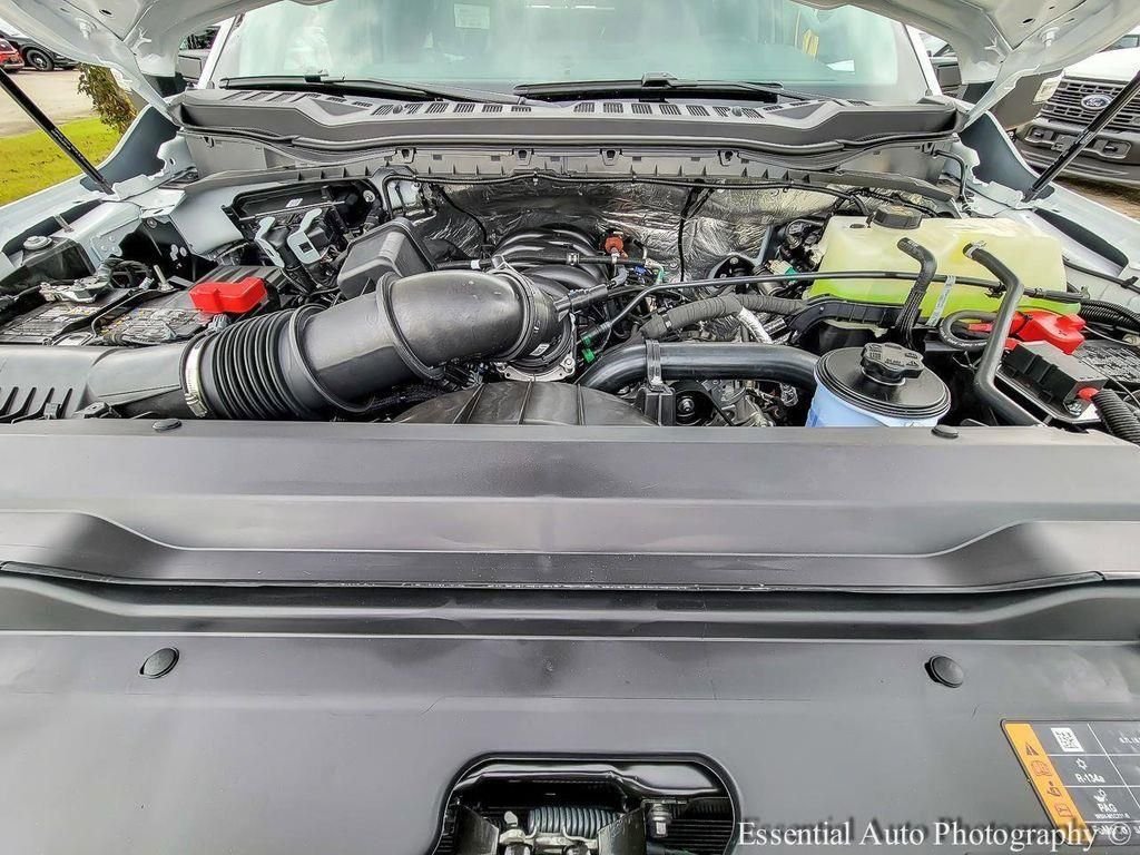 New 2025 Oxford White Ford F-450® XL image 22