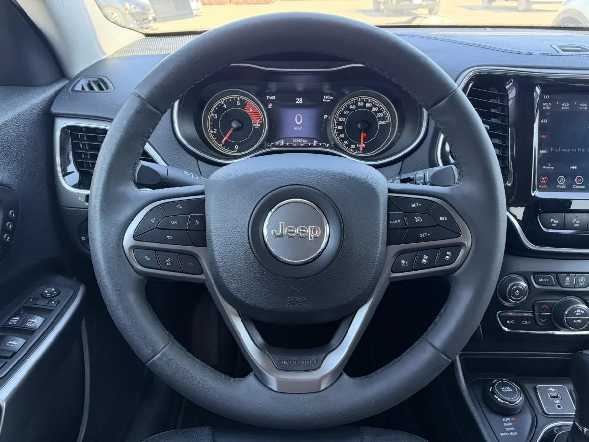 Used 2022 Grey Jeep Limited 4x4 image 22