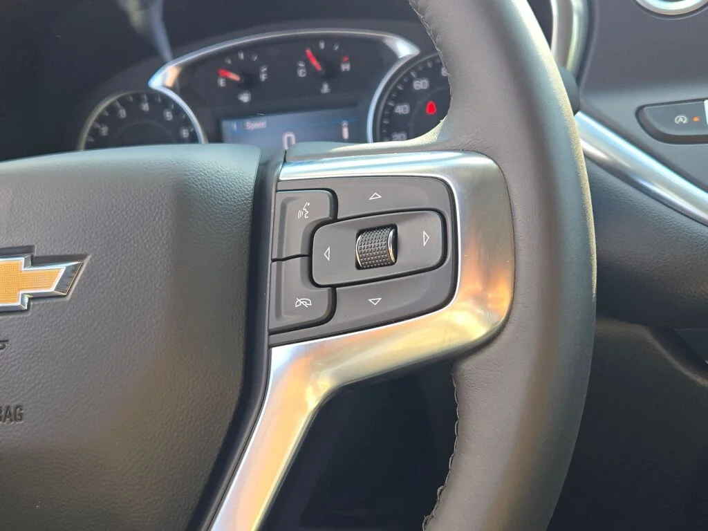 Used 2022 White Chevrolet LT image 31