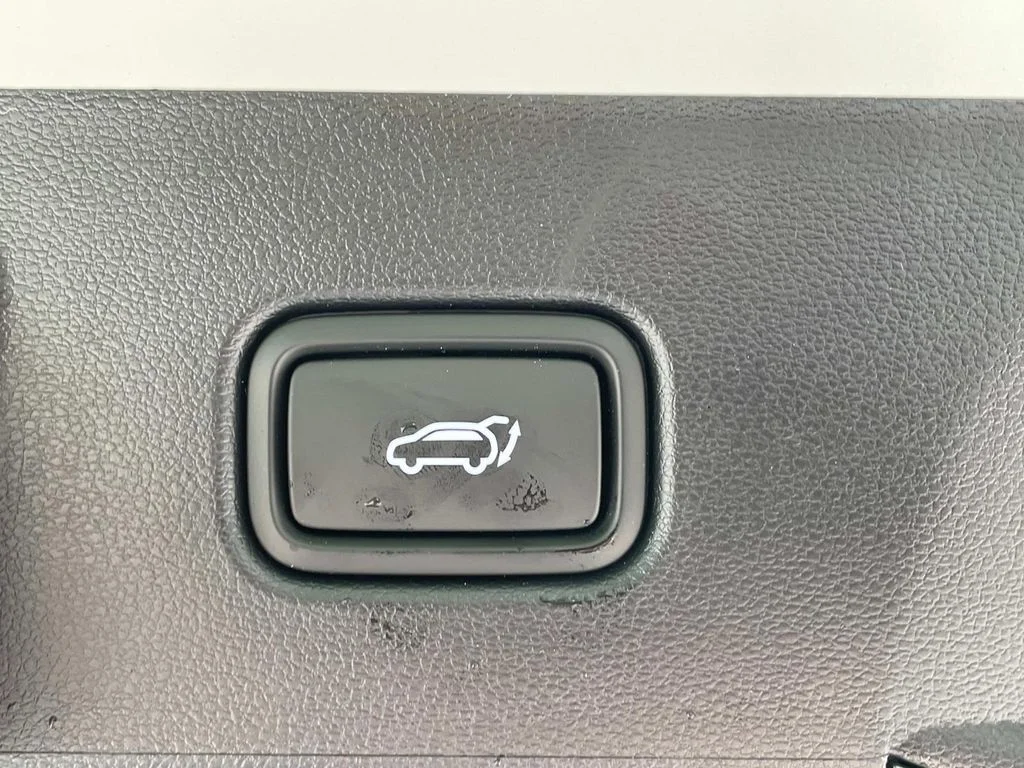 New 2025 White Hyundai SEL image 11