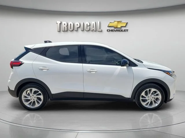 New 2027 Summit White Chevrolet LT image 6