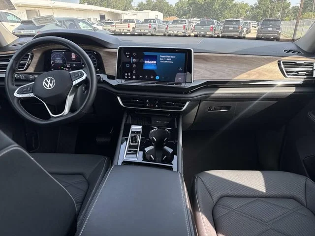 Used 2025 White Volkswagen 2.0T SE w/Technology image 19