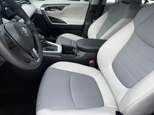 Certified Used 2025 Silver Toyota XLE Premium image 10