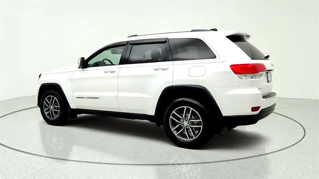 Used 2018 Bright White Clearcoat Jeep Limited 4x4 w/ Power Sunroof & Uconnect 4C Nav image 7