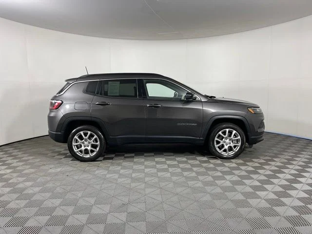 Used 2023 Gray Jeep Latitude Lux image 8