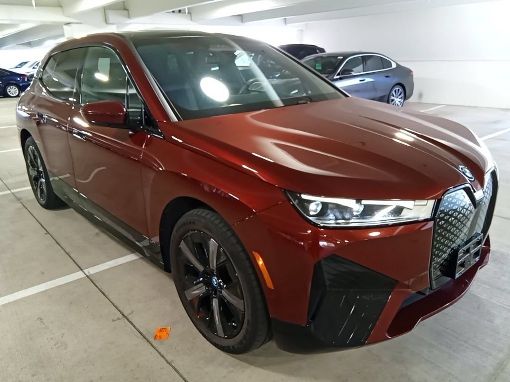 Used 2024 Red BMW xDrive50 image 3