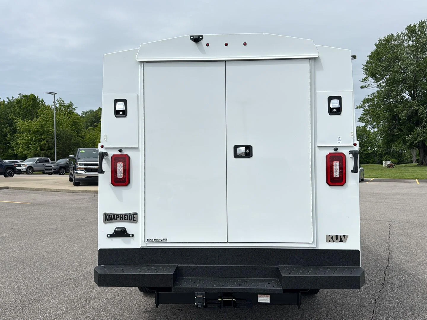 New 2026 Summit White Chevrolet 1WT image 17