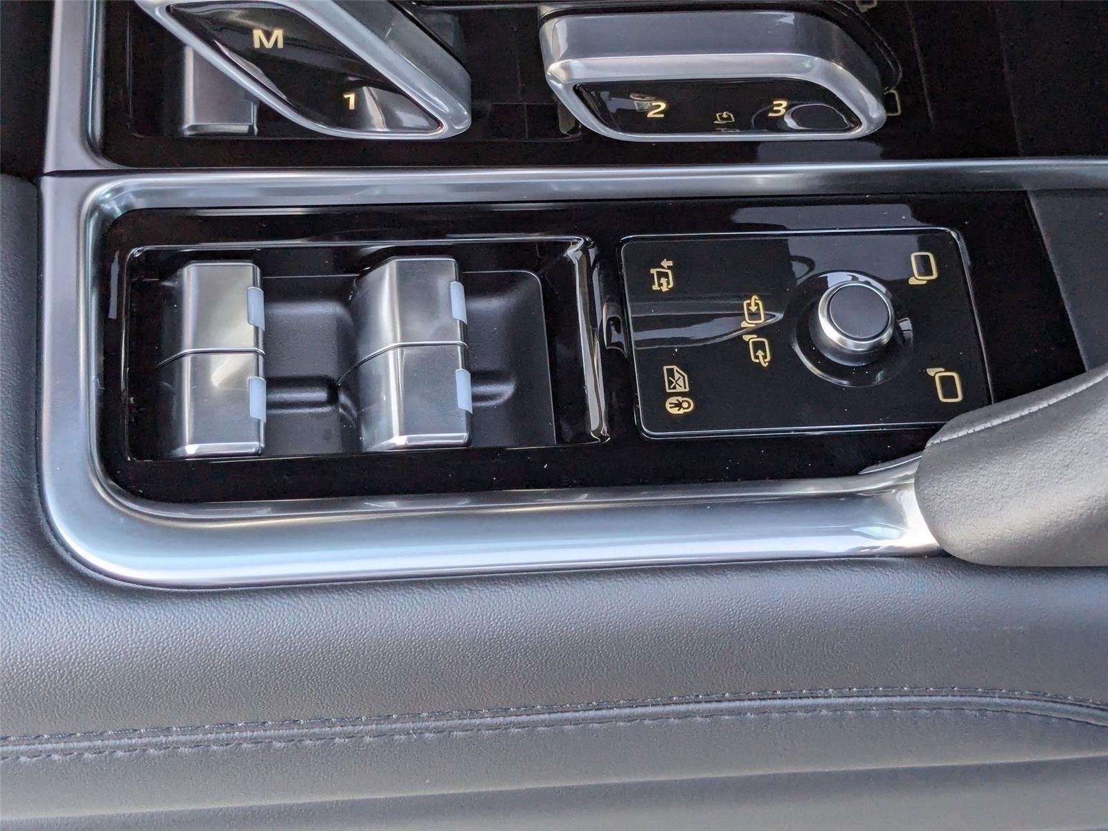 New 2025 Carpathian Grey LAND ROVER SE PHEV image 11