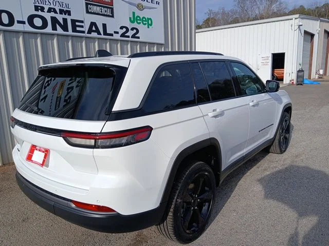 New 2026 Bright White Clear-Coat Exterior Paint Jeep Limited image 3