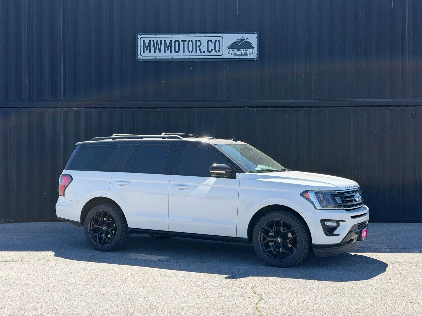 Used 2020 White Ford Limited image 1