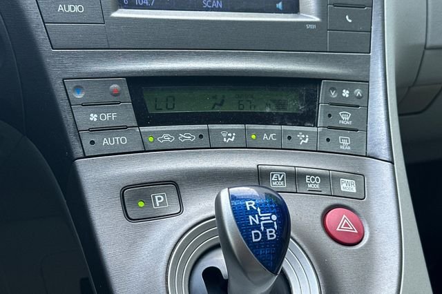 Used 2013 Silver Toyota Two image 22