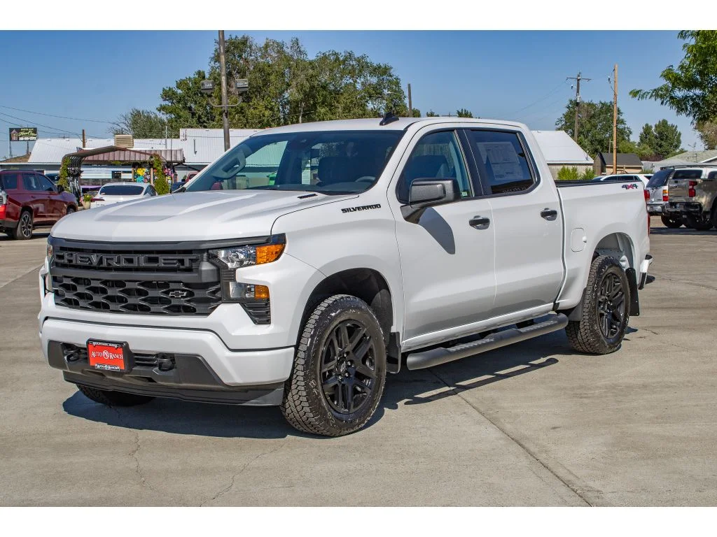 New 2026 Summit White Chevrolet Custom image 4