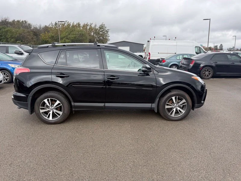 Used 2018 Black Toyota XLE image 13