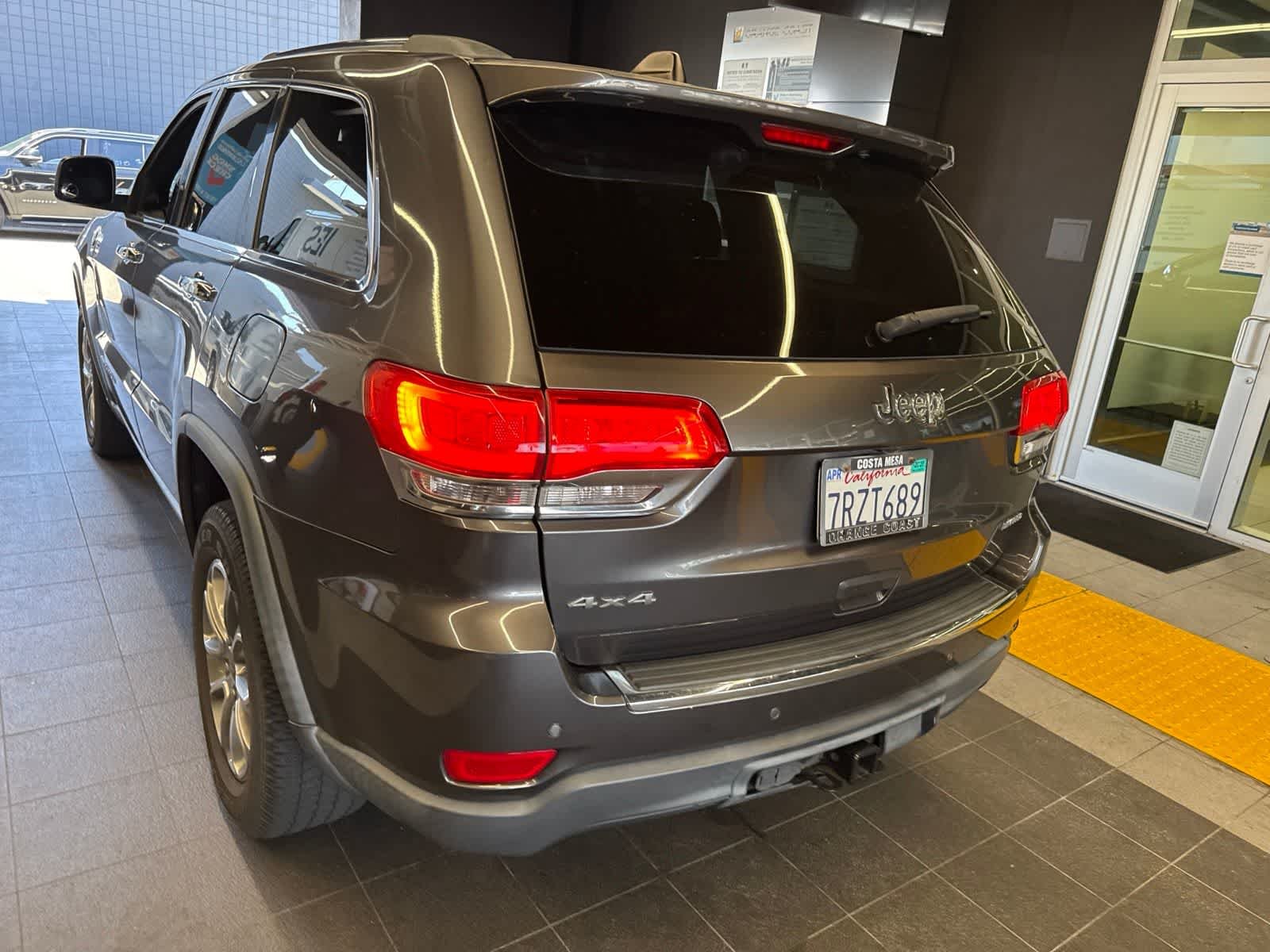 Used 2016 Granite Crystal Metallic Clearcoat Jeep Limited image 14