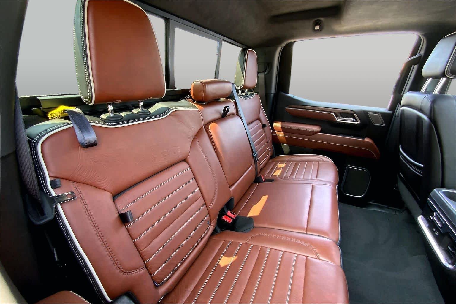 Used 2025 White Frost Tricoat GMC Denali Ultimate image 19