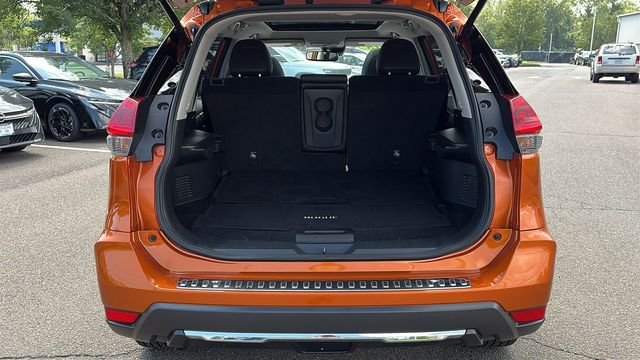 Used 2018 Orange Nissan SL image 27