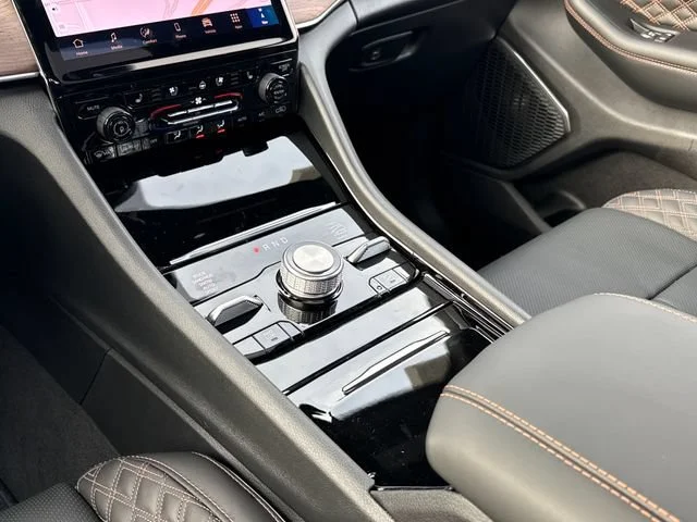 New 2025 Diamond Black Crystal Pearl-Coat Exterior Paint Jeep Summit image 23