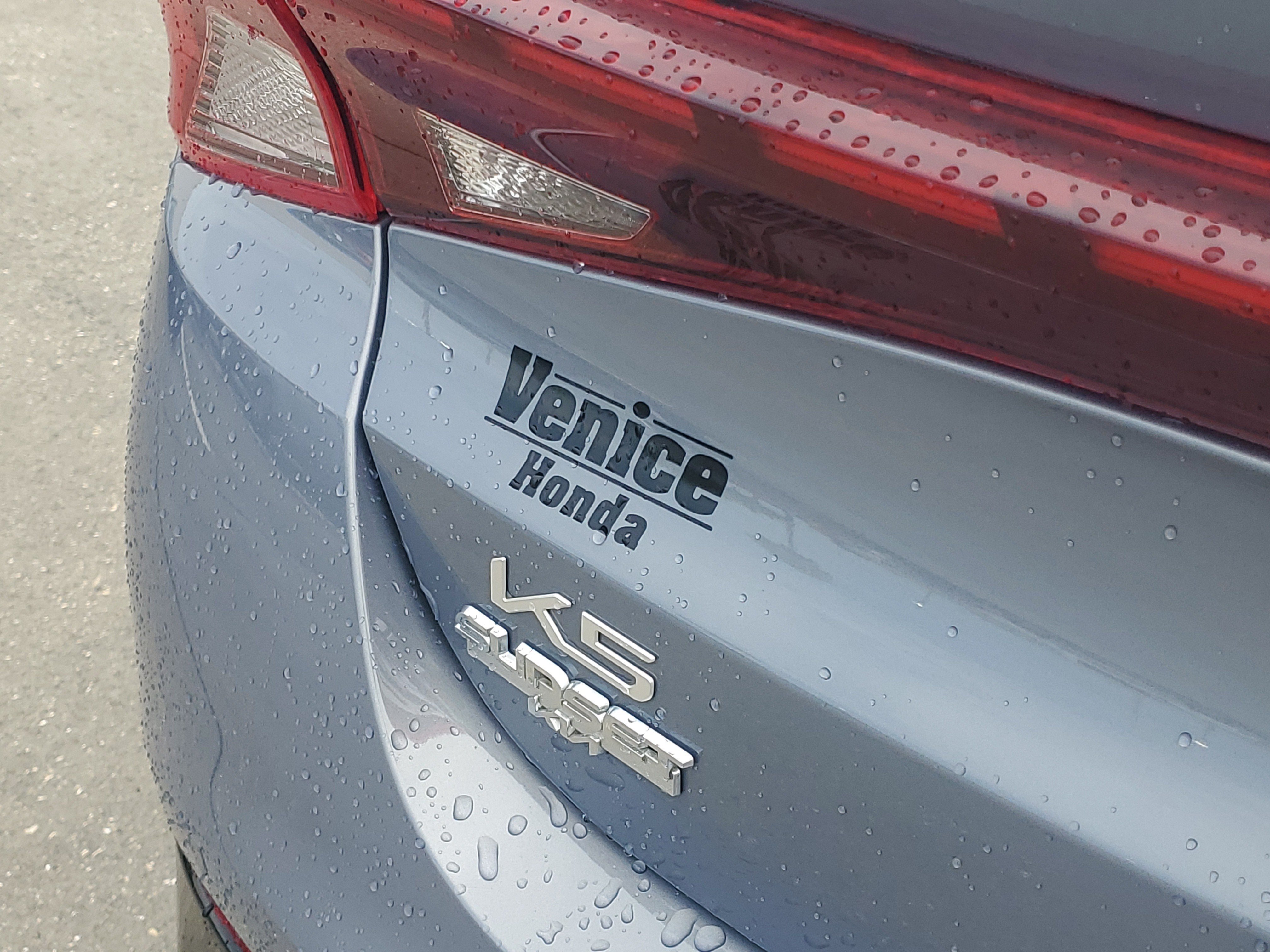 Used 2024 Everlasting Silver Kia EX image 9