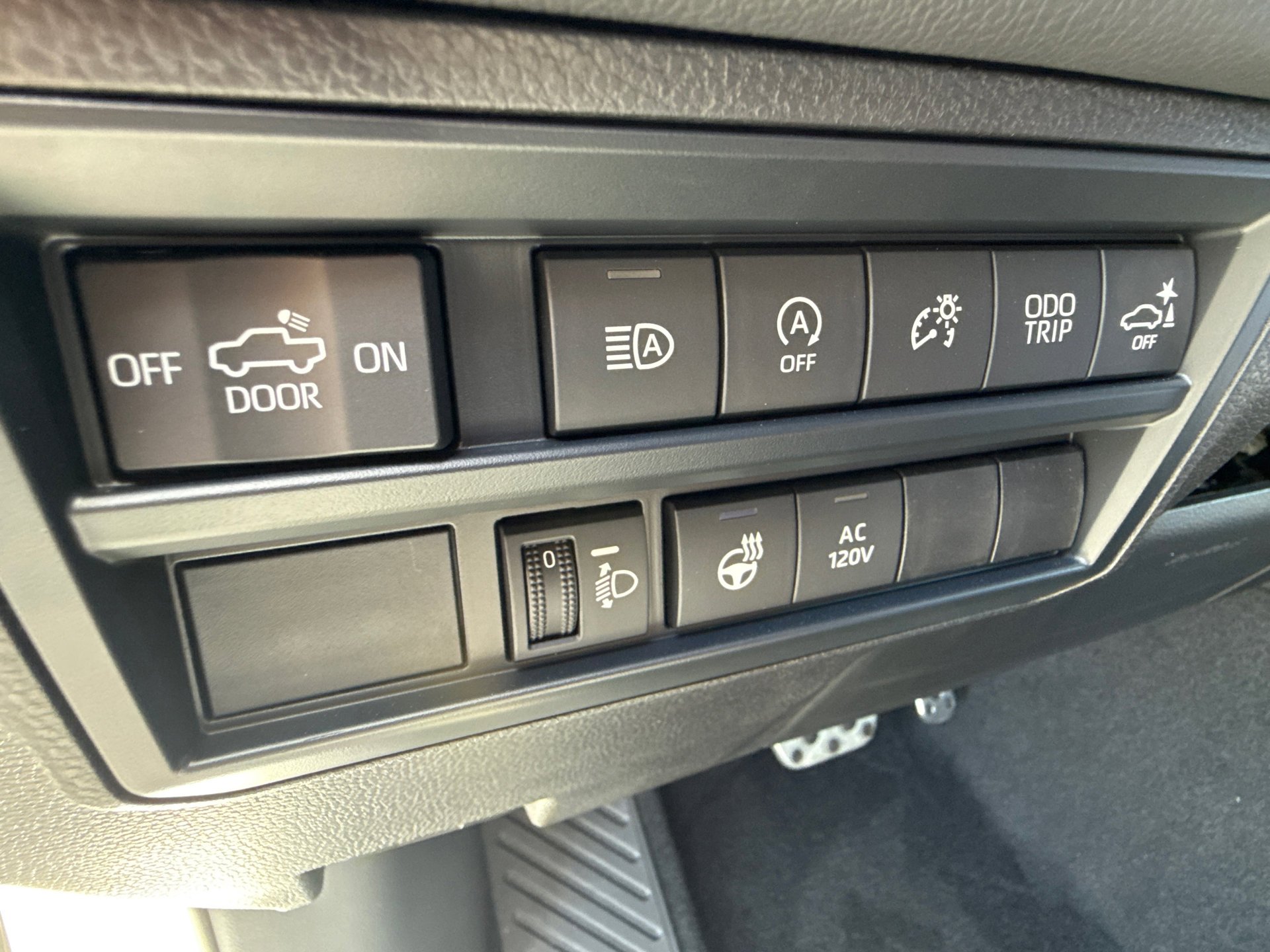 2025 Toyota Tundra Limited - Photo 23