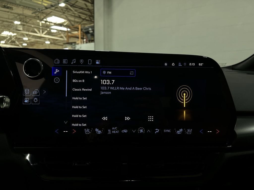 2025 Chevrolet Equinox EV RS - Photo 12