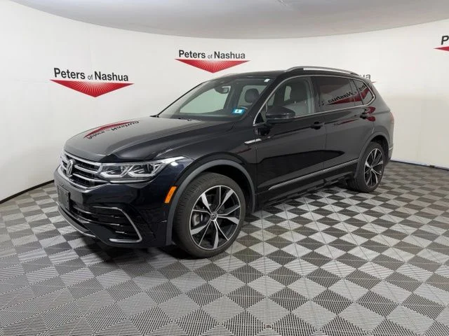 Used 2022 Black Volkswagen 2.0T SEL R-Line image 3