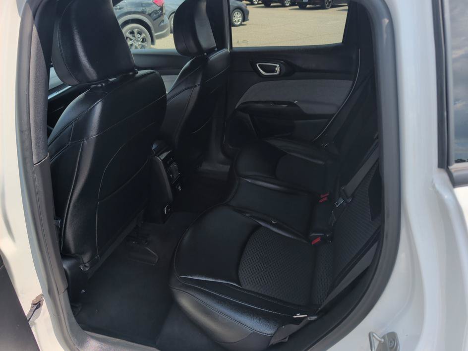 Used 2024 Bright White Clearcoat Jeep Latitude image 9