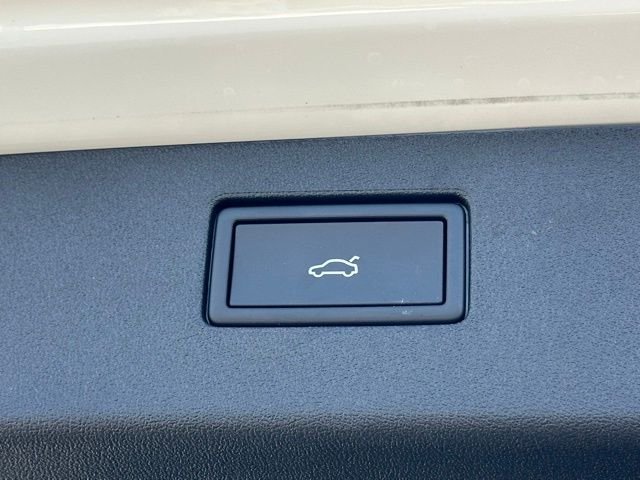 New 2026 Opal White W/Deep Black Roof Volkswagen 2.0T SE R-Line Black image 21