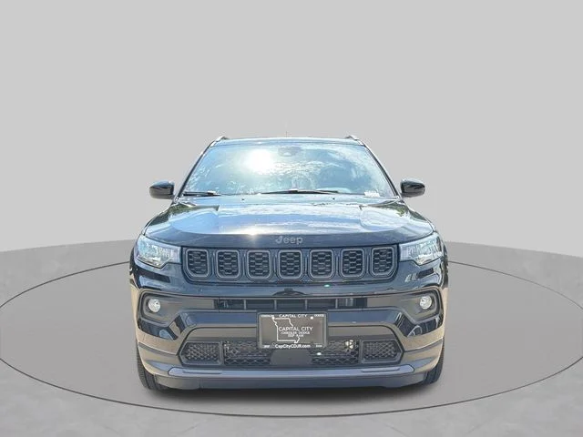 New 2026 Diamond Black Crystal Pearl-Coat Exterior Paint Jeep Latitude image 9