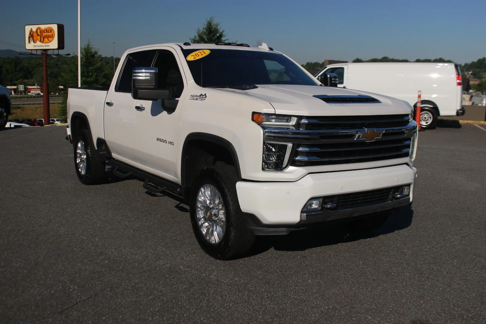 Used 2021 IRIDESCENT PEARL TRICOAT Chevrolet High Country image 2