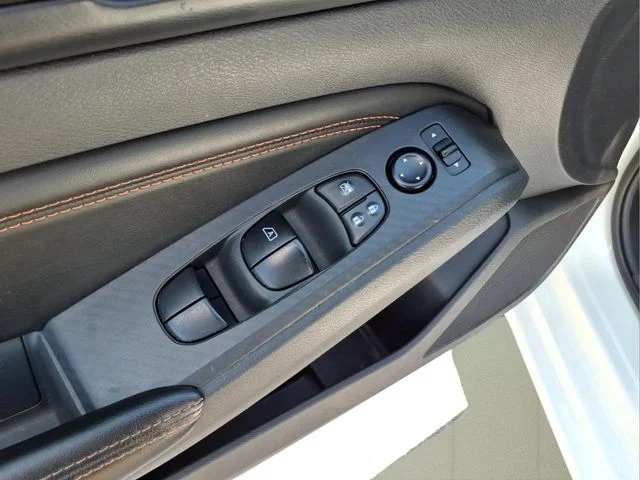 Used 2022 White Nissan 2.5 SR image 18
