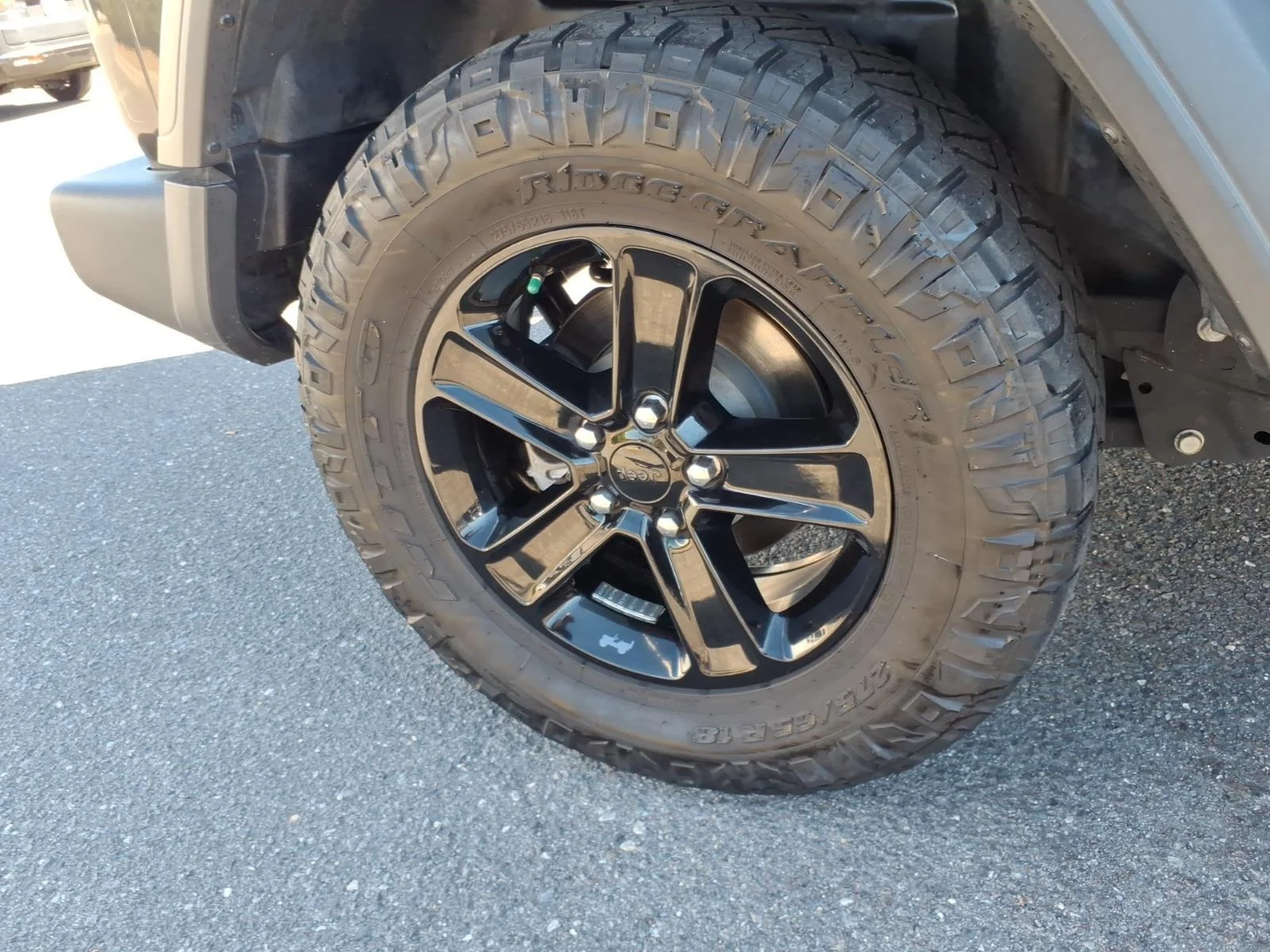 Used 2020 Granite Crystal Metallic Clearcoat Jeep Sport S image 12